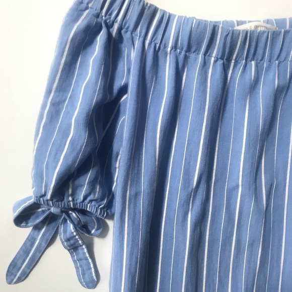 HOT & DELICIOUS Striped Chambray Off the Shoulder Top - Picture 4 of 8